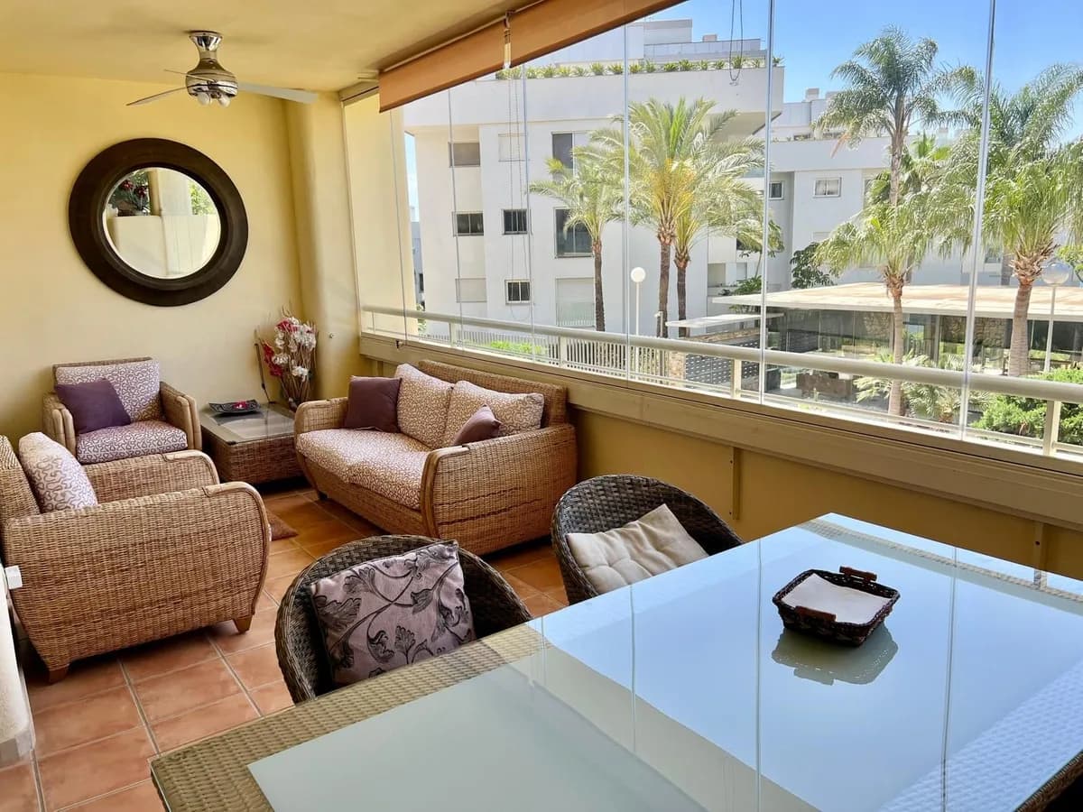2 Bedroom Middle Floor Apartment for Sale in El Faro, Málaga - Image 5