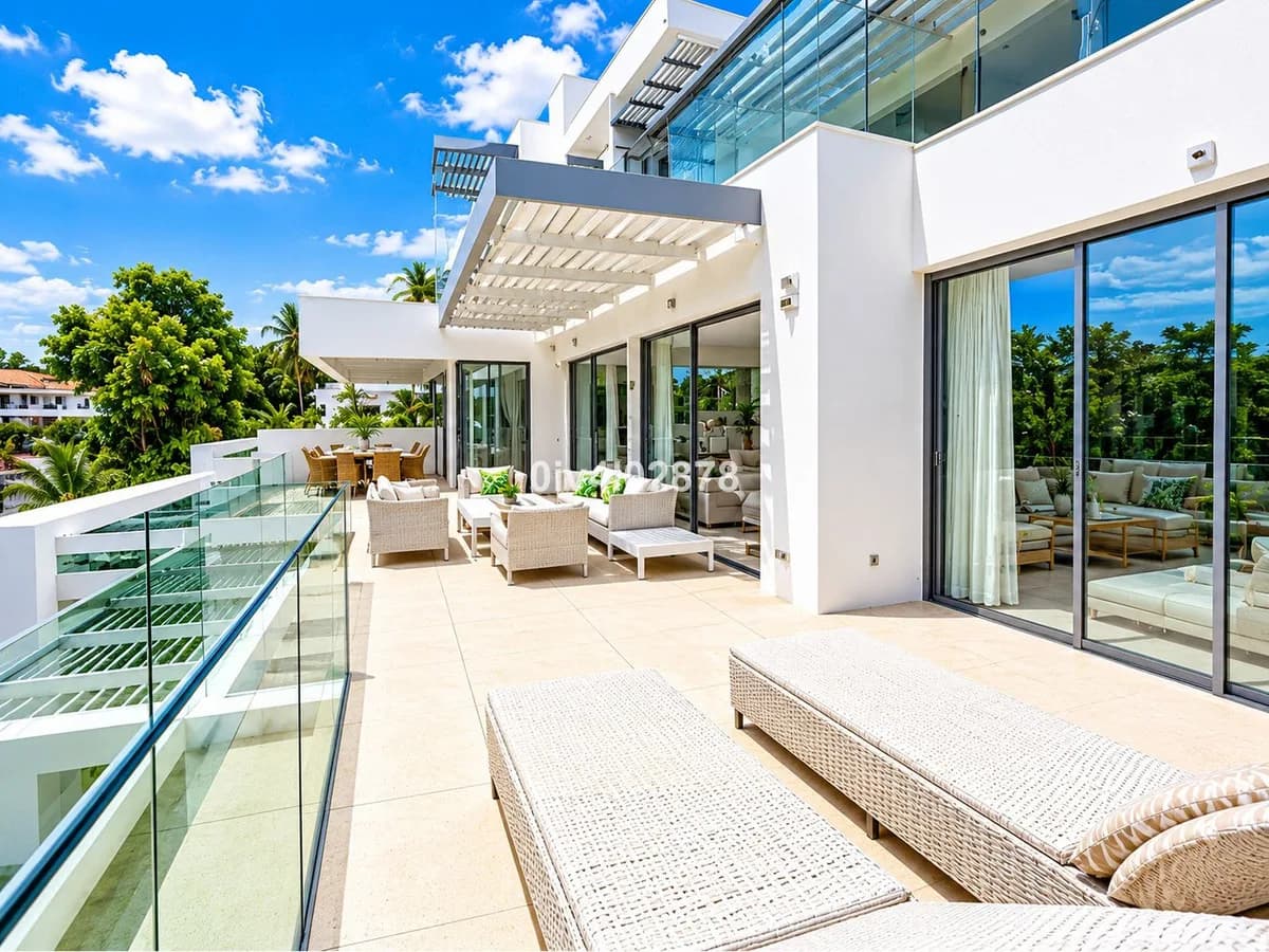 3 Bedroom Middle Floor Apartment for Sale in La Quinta, Málaga - Image 2