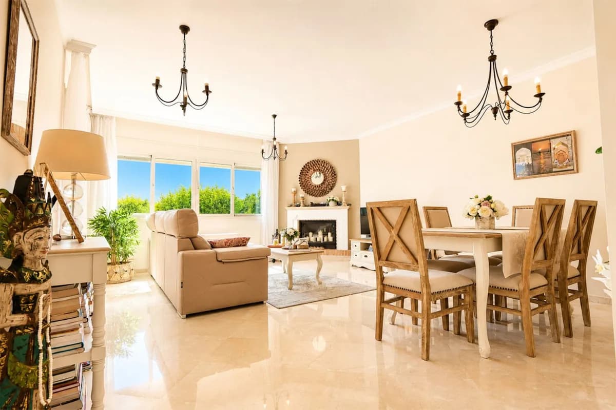 2 Bedroom Ground Floor Apartment for Sale in La Mairena, Málaga - Image 2