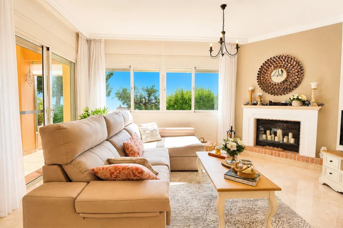 2 Bedroom Ground Floor Apartment for Sale in La Mairena, Málaga - Image 3