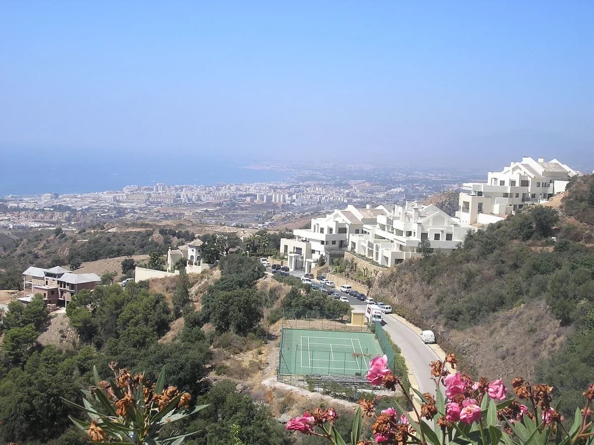 2 Bedroom Ground Floor Apartment for Sale in Altos de los Monteros, Málaga