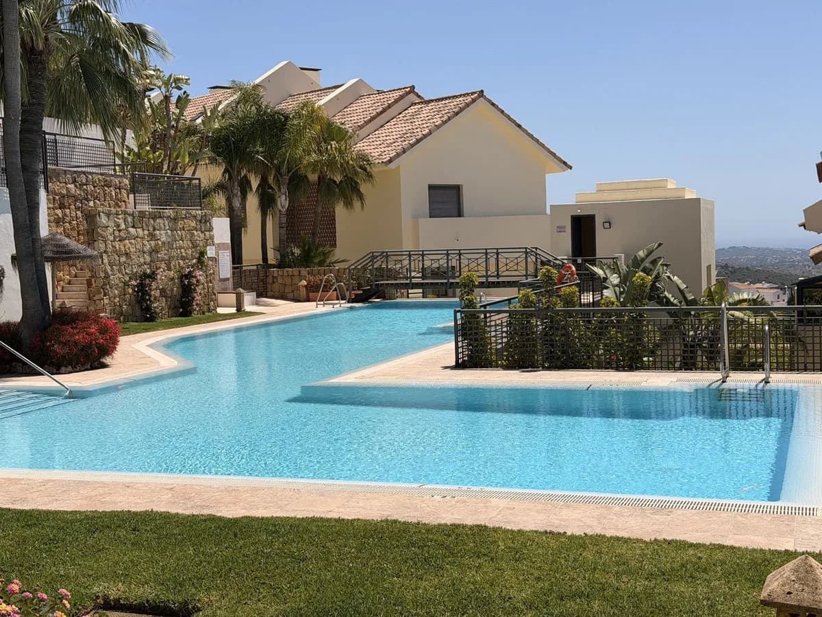 2 Bedroom Ground Floor Apartment for Sale in Altos de los Monteros, Málaga - Image 3