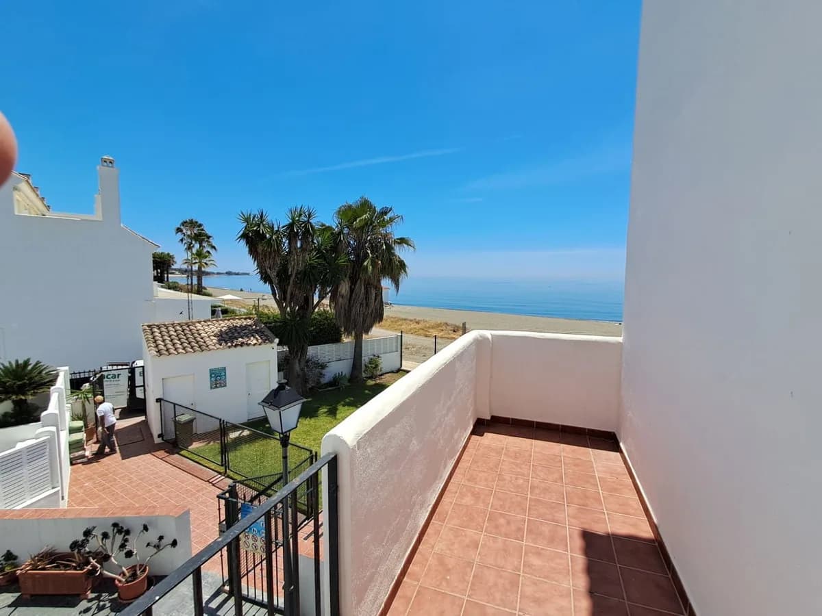 3 Bedroom Detached Villa for Sale in Estepona, Málaga - Image 5