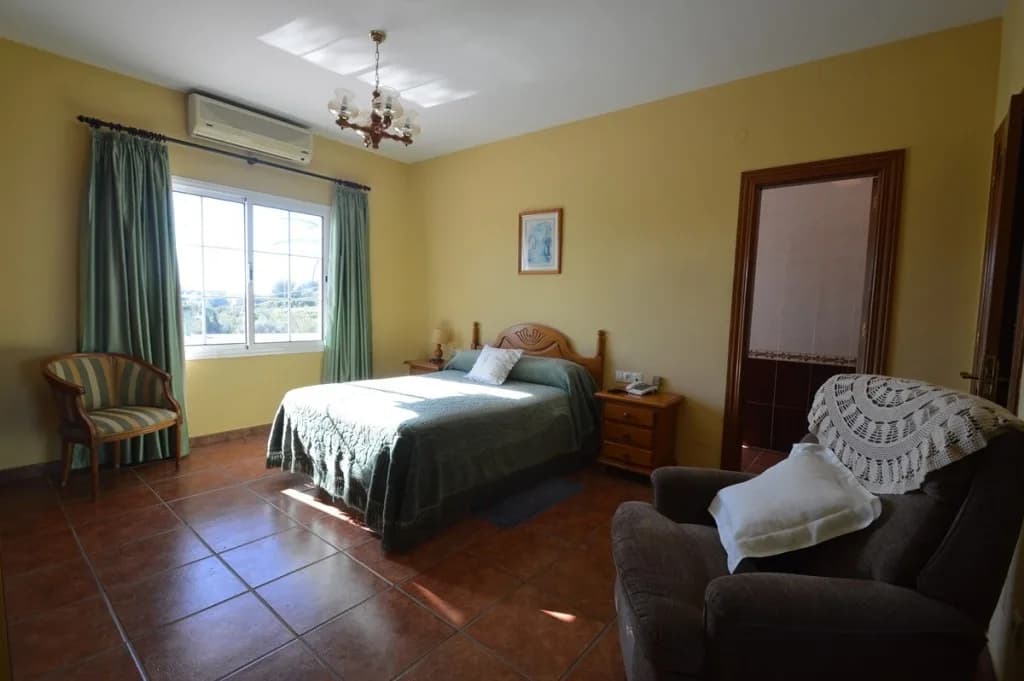 6 Bedroom Detached Villa for Sale in Benalmadena, Málaga - Image 8