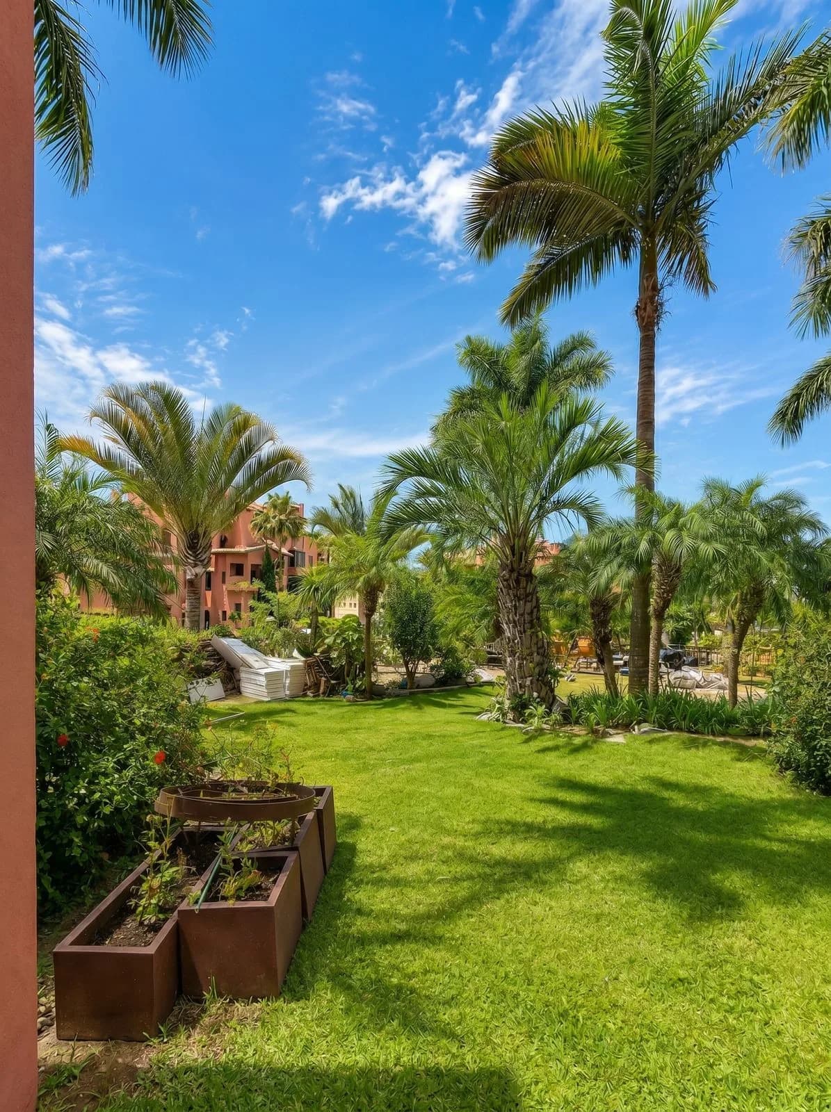 4 Bedroom Ground Floor Apartment for Sale in Estepona, Málaga