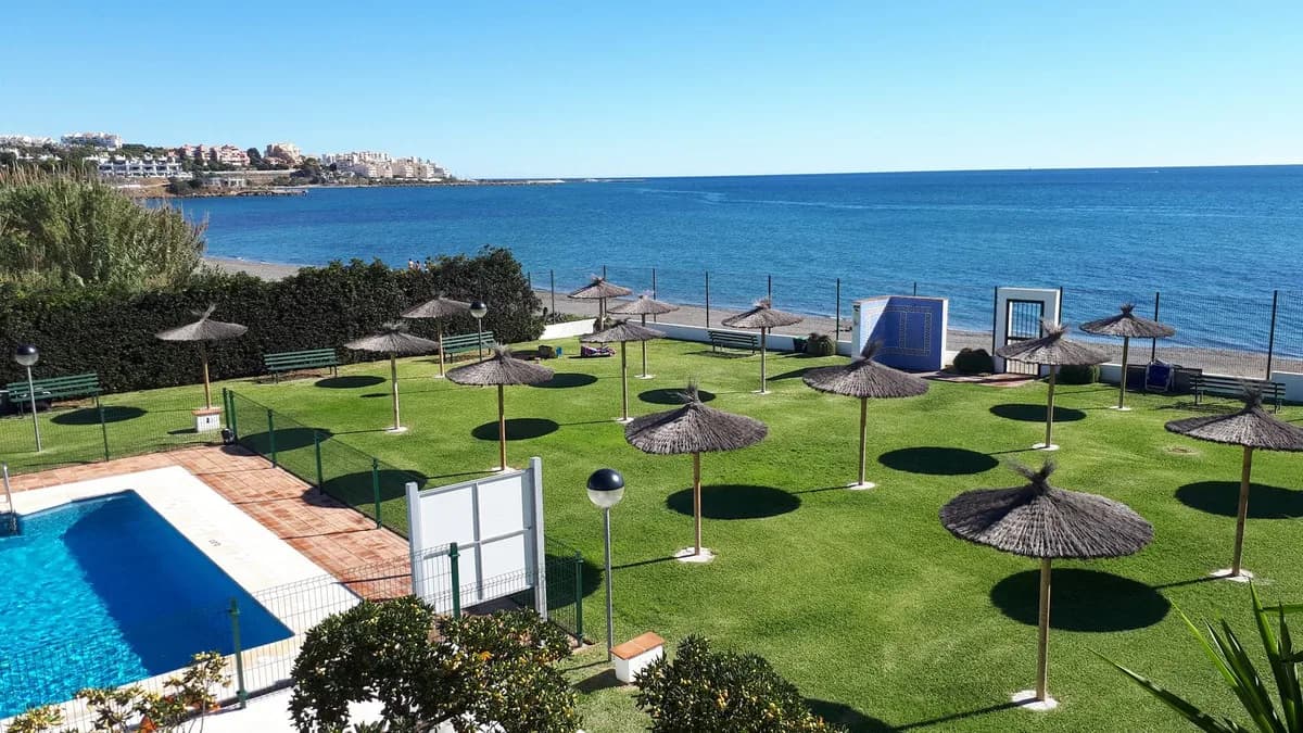 2 Bedroom Middle Floor Apartment for Sale in Estepona, Málaga