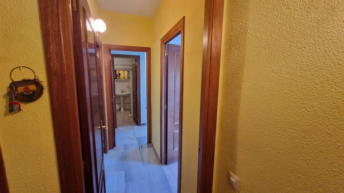 2 Bedroom Middle Floor Apartment for Sale in Estepona, Málaga - Image 9