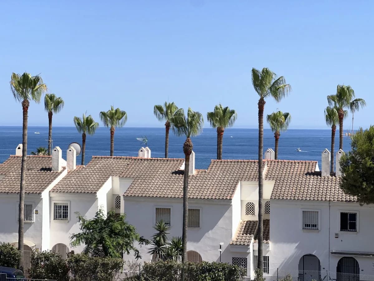 3 Bedroom Penthouse for Sale in El Faro, Málaga - Image 2