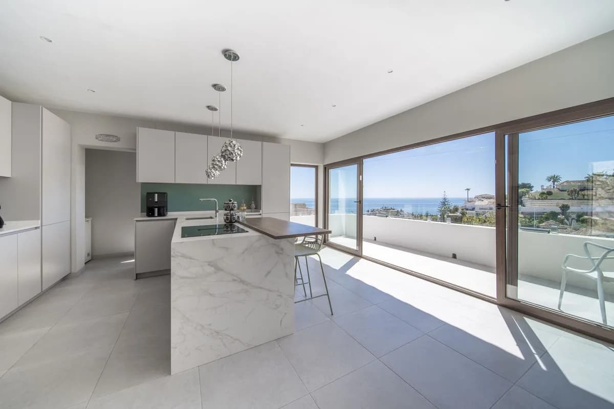 5 Bedroom Detached Villa for Sale in Benalmadena, Málaga - Image 5