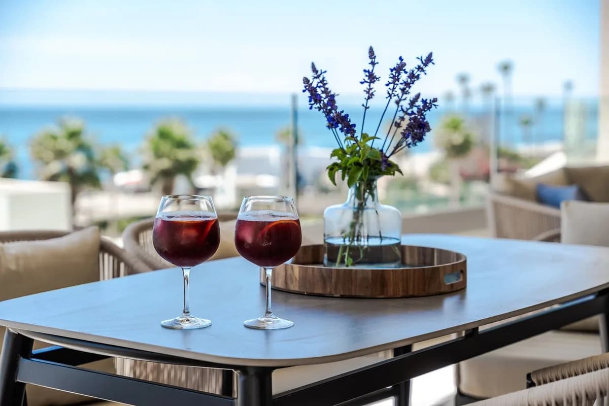 3 Bedroom Middle Floor Apartment for Sale in Estepona, Málaga - Image 3