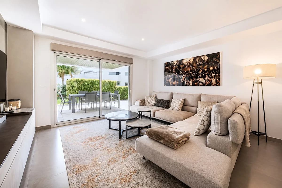 3 Bedroom Ground Floor Apartment for Sale in Atalaya, Málaga - Image 4