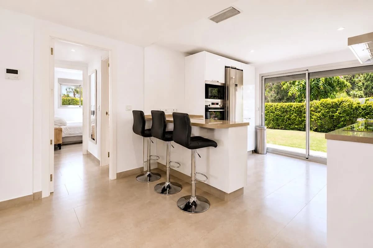 3 Bedroom Ground Floor Apartment for Sale in Atalaya, Málaga - Image 9