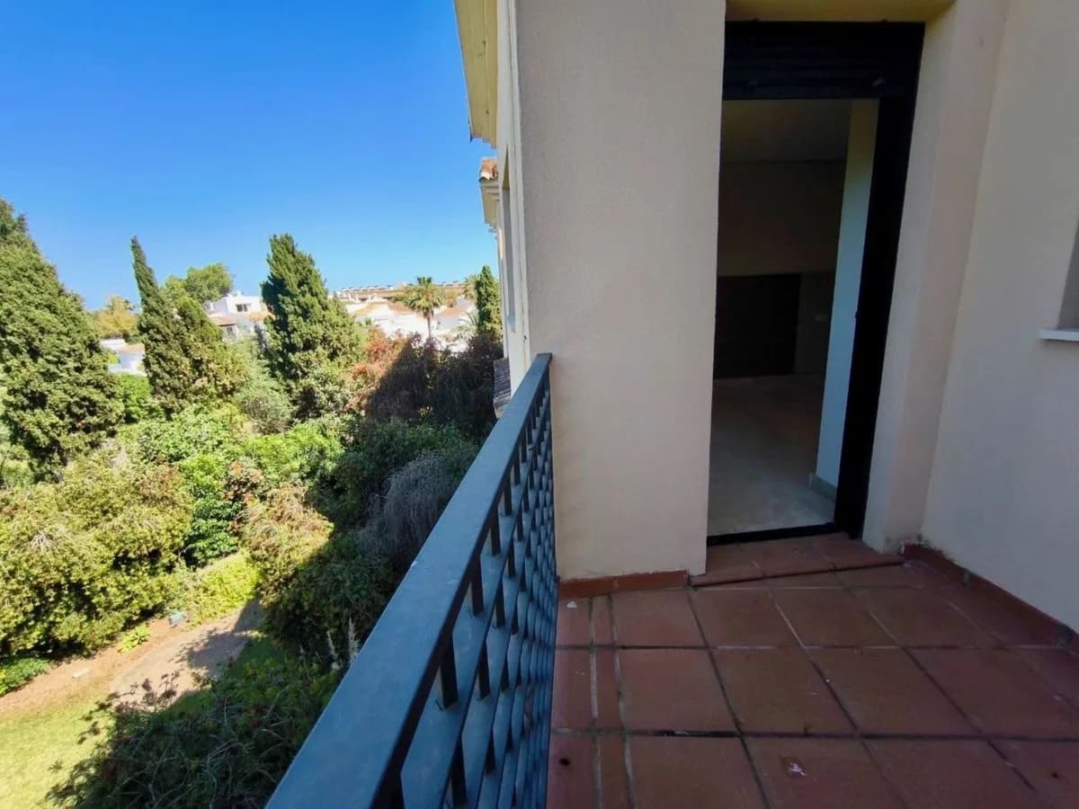 3 Bedroom Penthouse for Sale in Puerto Banús, Málaga - Image 7