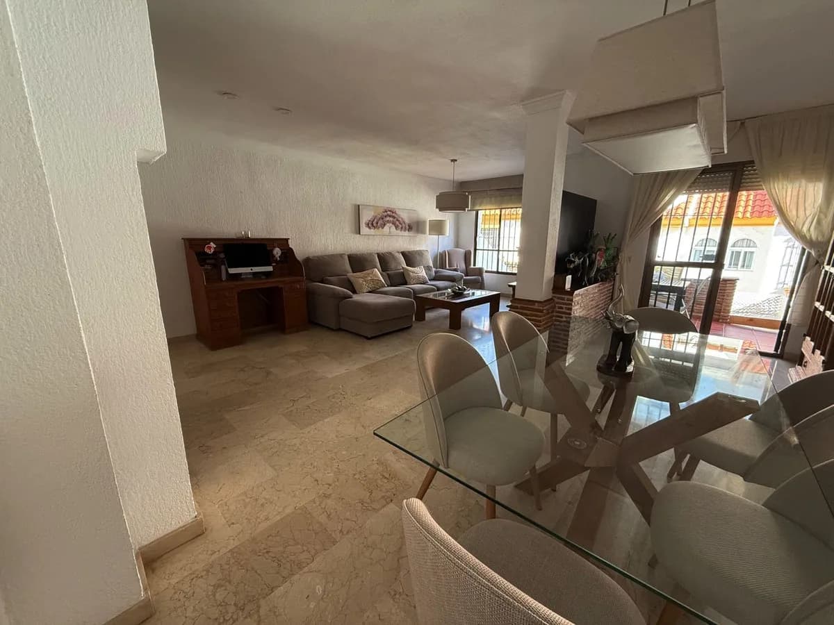 4 Bedroom Townhouse for Sale in Estepona, Málaga - Image 4
