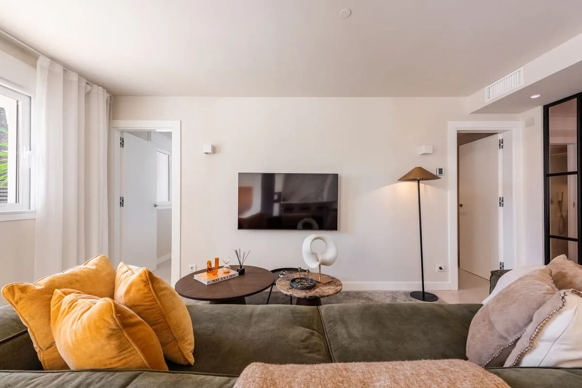 3 Bedroom Ground Floor Apartment for Sale in Nueva Andalucía, Málaga - Image 5
