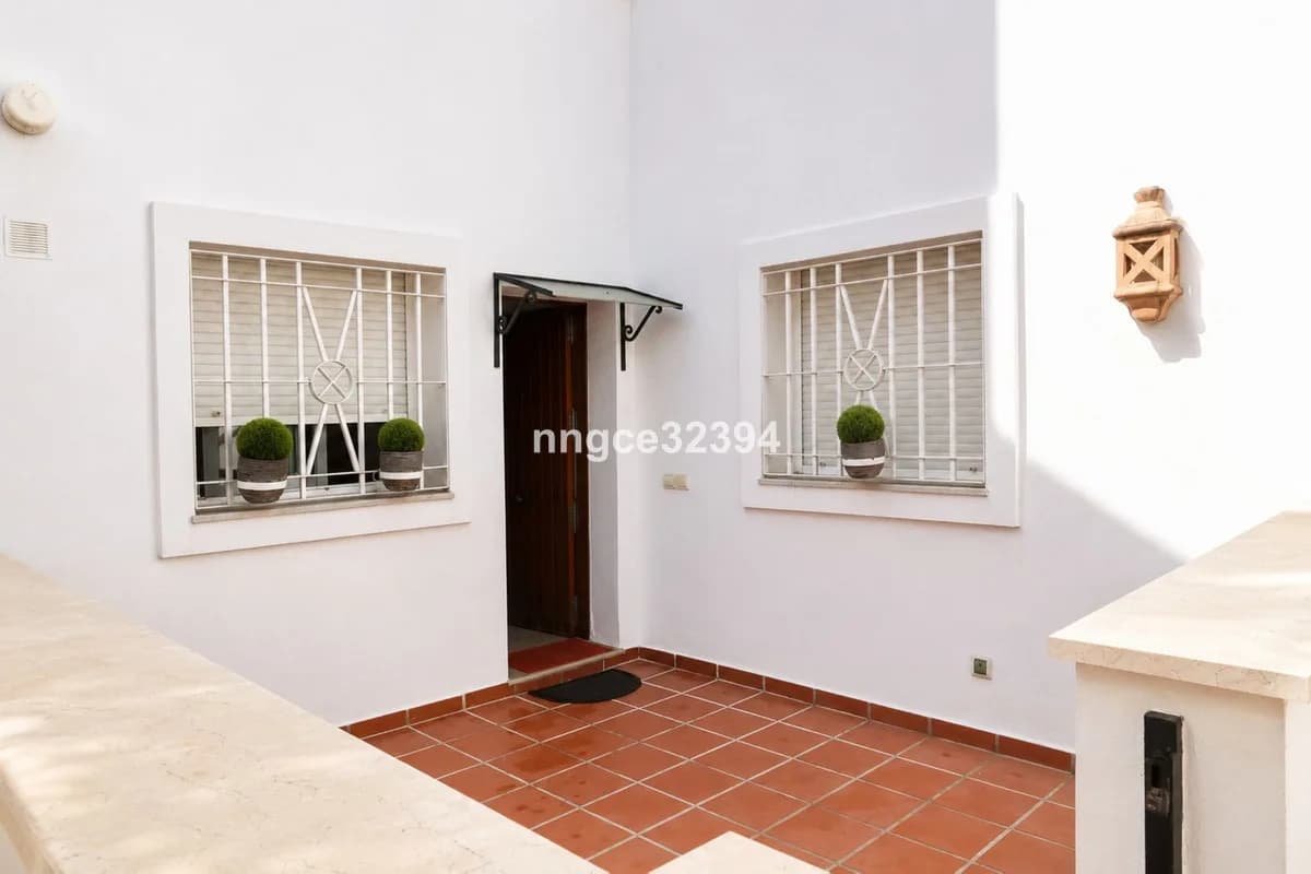 2 Bedroom Ground Floor Apartment for Sale in Nueva Andalucía, Málaga - Image 5