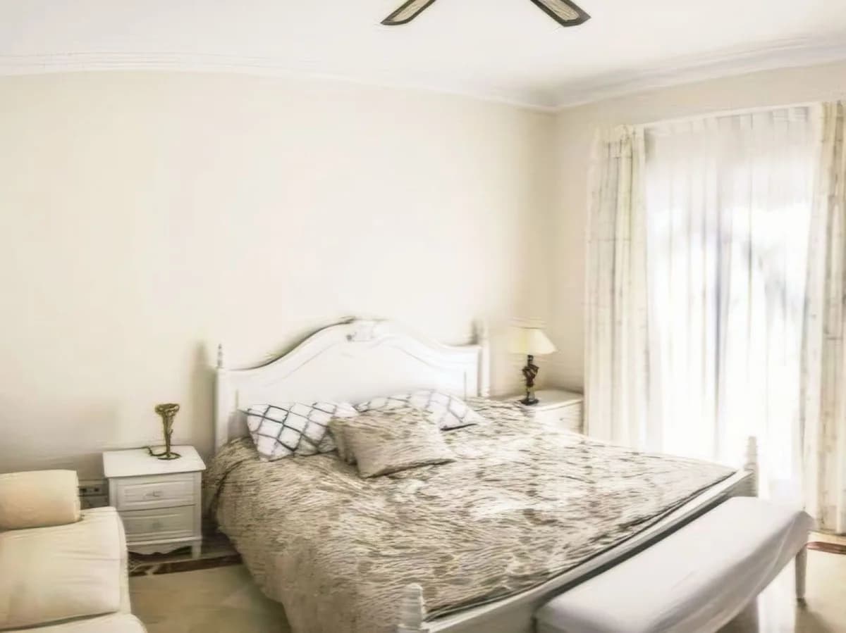 5 Bedroom Detached Villa for Sale in Nueva Andalucía, Málaga - Image 9