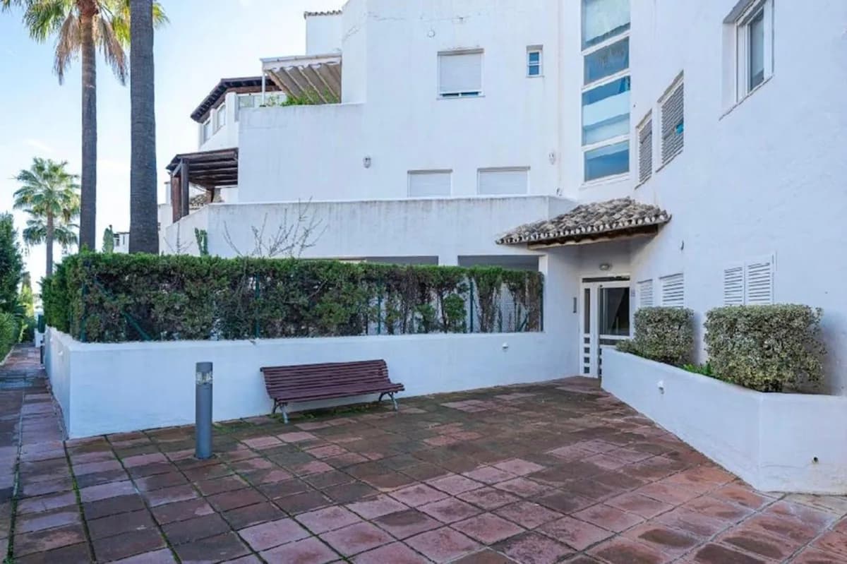 4 Bedroom Middle Floor Apartment for Sale in Bahía de Marbella, Málaga - Image 6