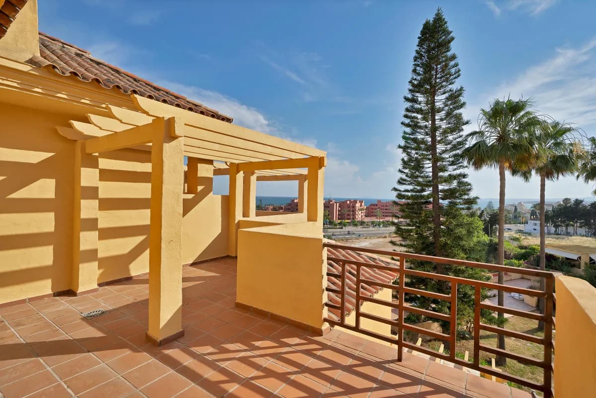 4 Bedroom Townhouse for Sale in Estepona, Málaga - Image 2