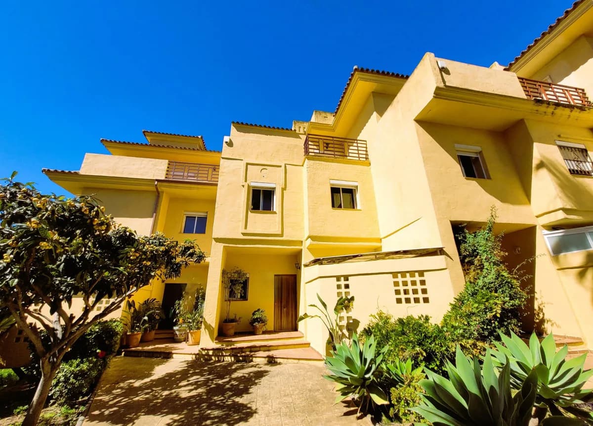 4 Bedroom Townhouse for Sale in Estepona, Málaga - Image 4