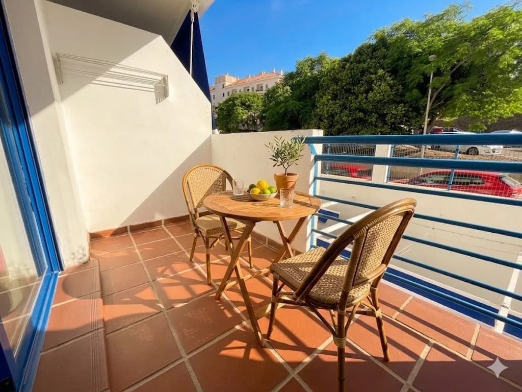 1 Bedroom Middle Floor Apartment for Sale in Benalmadena, Málaga - Image 2