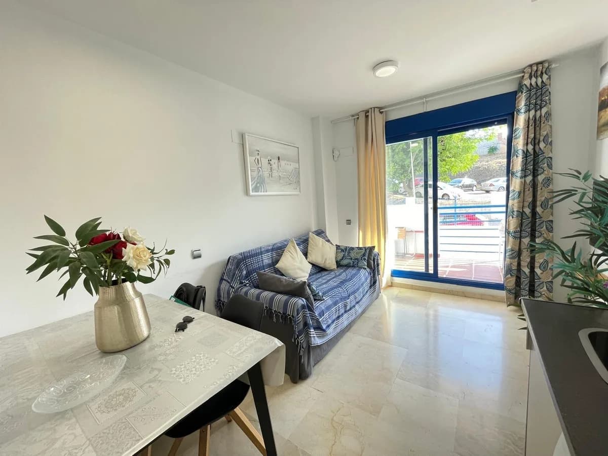 1 Bedroom Middle Floor Apartment for Sale in Benalmadena, Málaga - Image 8