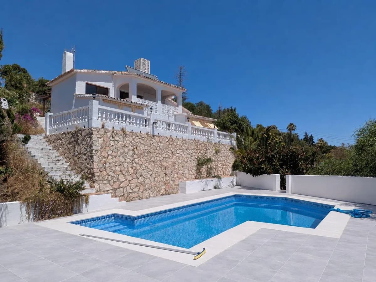 3 Bedroom Detached Villa for Sale in Benalmadena, Málaga
