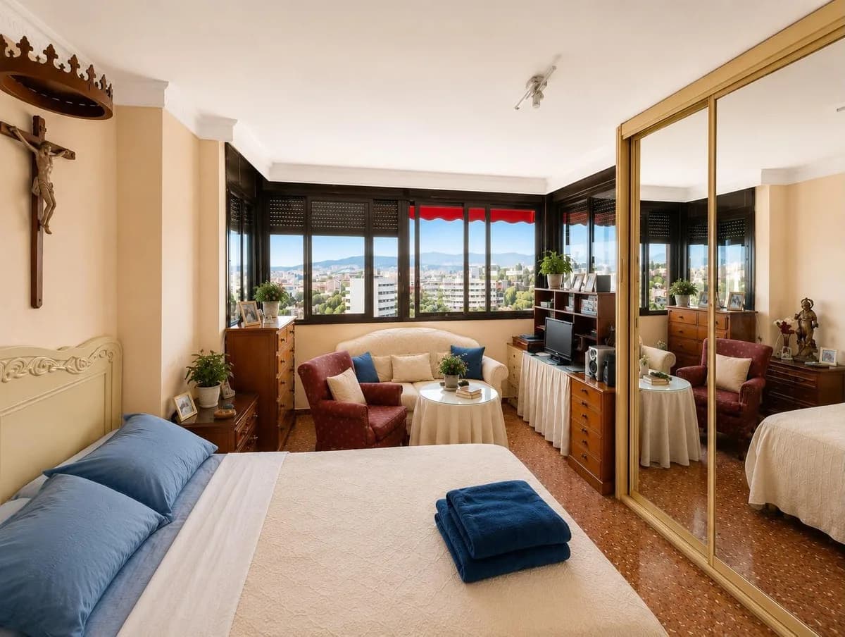 4 Bedroom Penthouse for Sale in El Palo, Málaga - Image 9