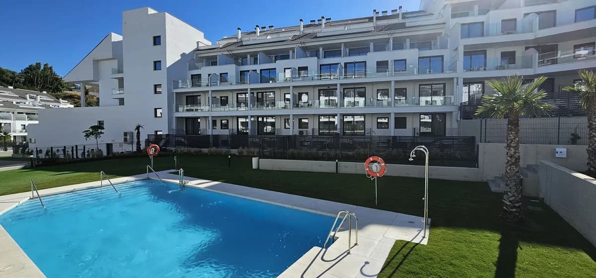 2 Bedroom Middle Floor Apartment for Sale in Fuengirola, Málaga