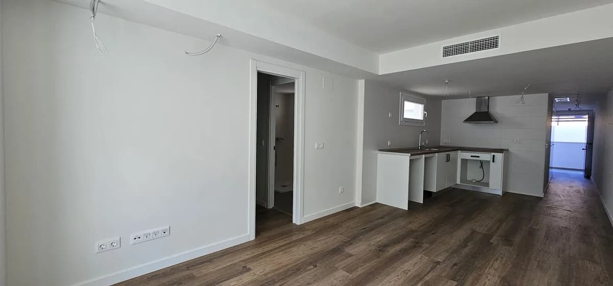 2 Bedroom Middle Floor Apartment for Sale in Fuengirola, Málaga - Image 7