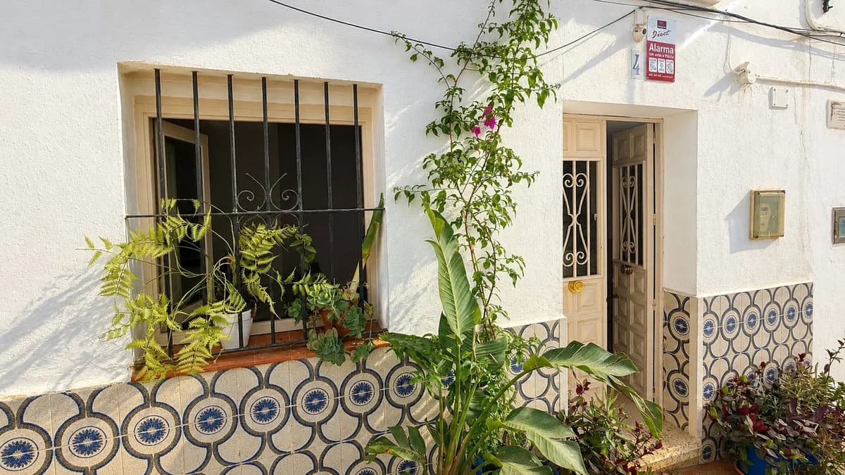 2 Bedroom Semi-Detached House for Sale in Ojén, Málaga - Image 4