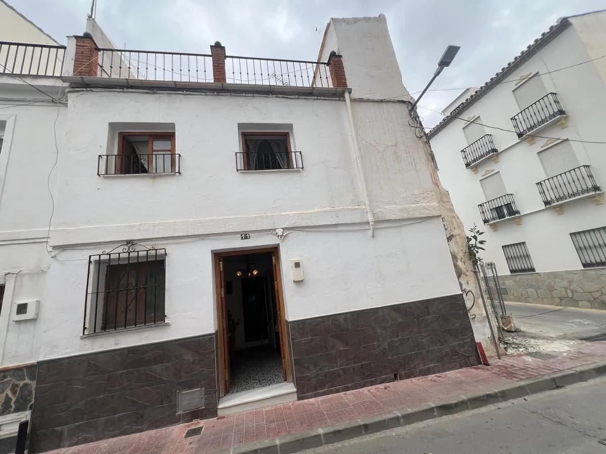 6 Bedroom Semi-Detached House for Sale in Coín, Málaga