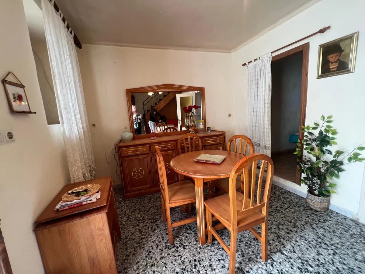 6 Bedroom Semi-Detached House for Sale in Coín, Málaga - Image 3