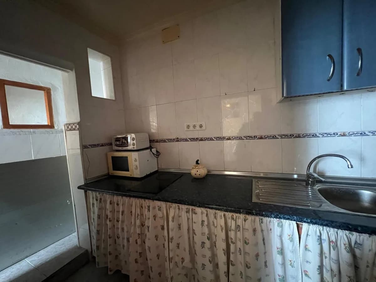 6 Bedroom Semi-Detached House for Sale in Coín, Málaga - Image 5