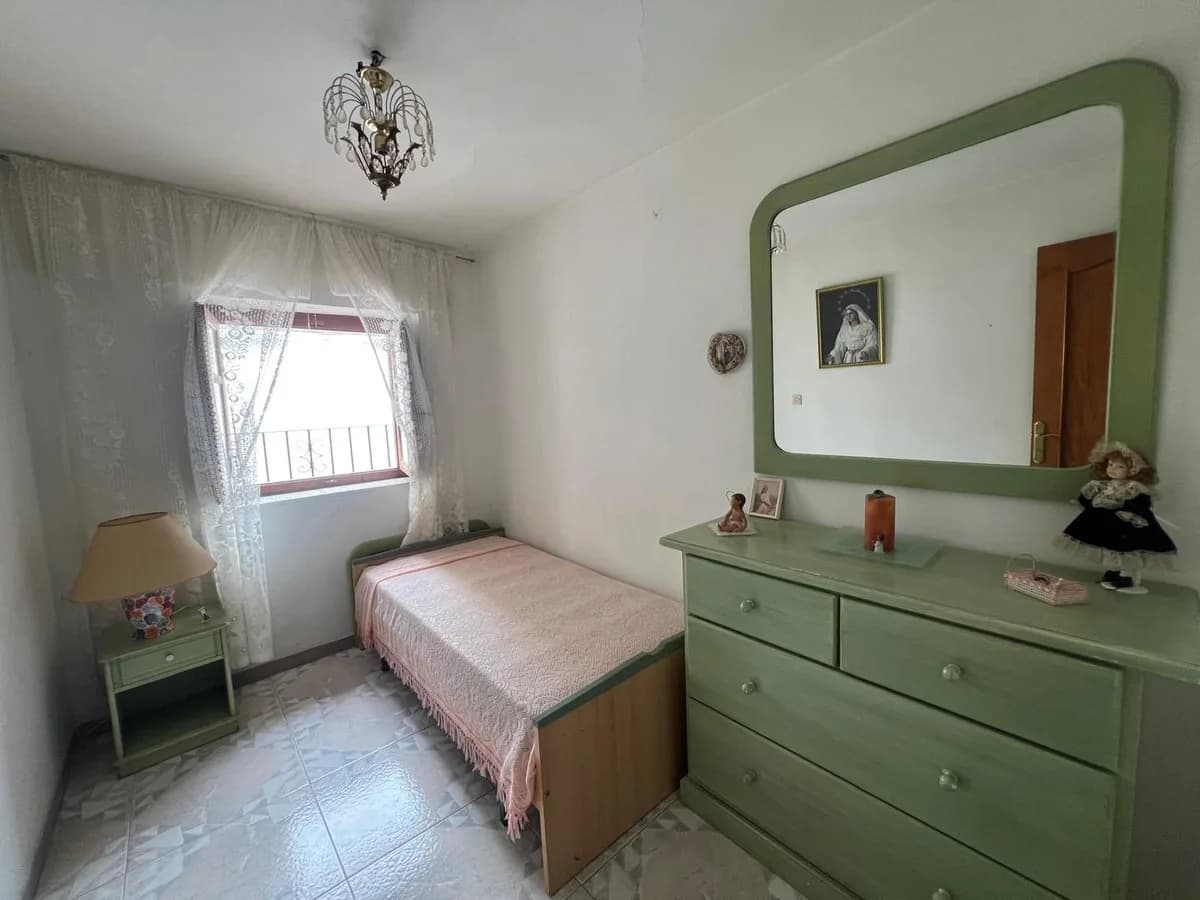 6 Bedroom Semi-Detached House for Sale in Coín, Málaga - Image 6