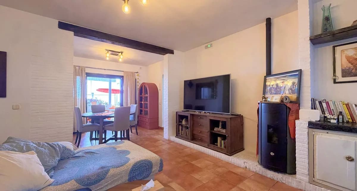 3 Bedroom Townhouse for Sale in Benahavís, Málaga - Image 2
