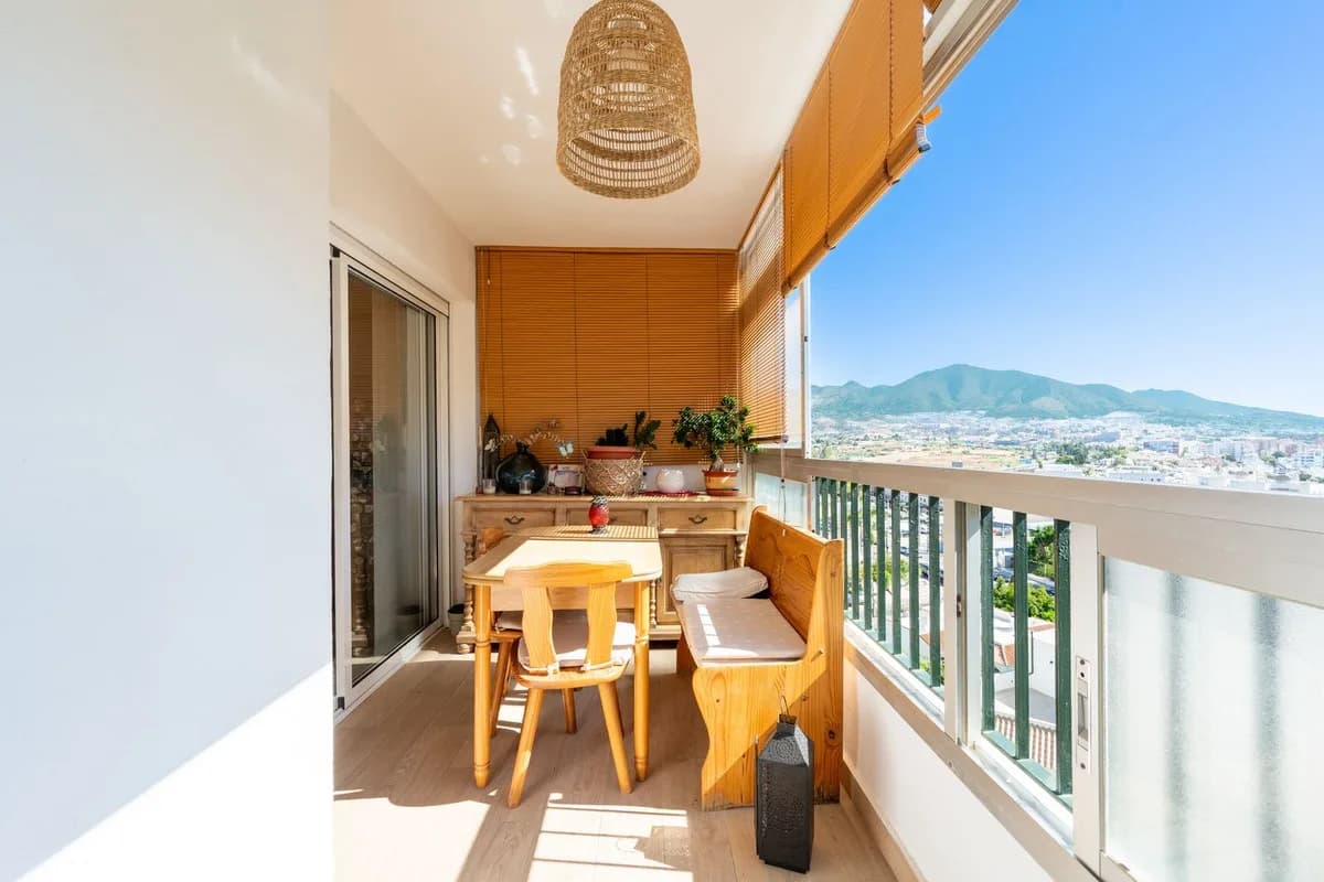 3 Bedroom Middle Floor Apartment for Sale in Fuengirola, Málaga - Image 2