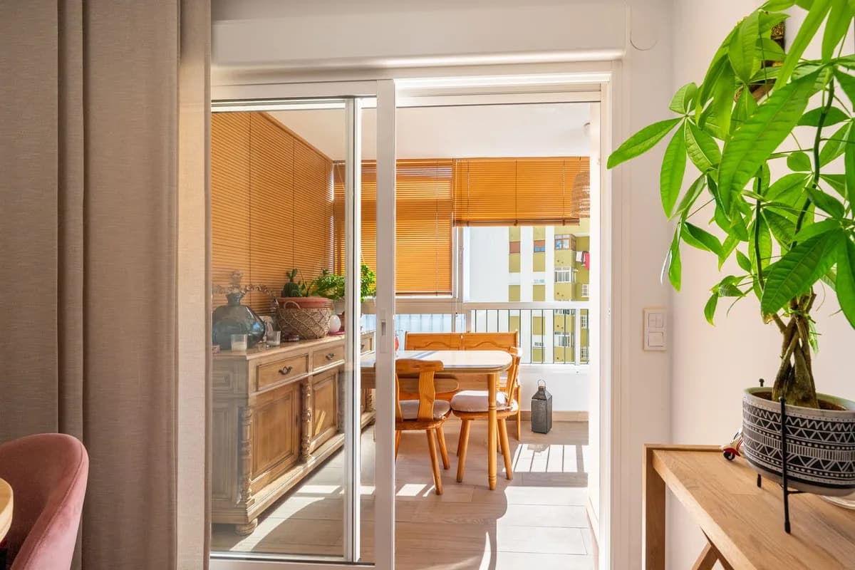 3 Bedroom Middle Floor Apartment for Sale in Fuengirola, Málaga - Image 3