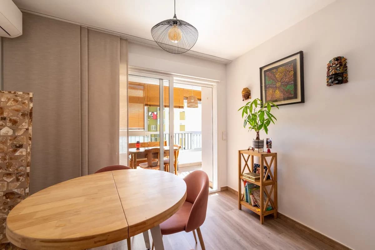3 Bedroom Middle Floor Apartment for Sale in Fuengirola, Málaga - Image 4