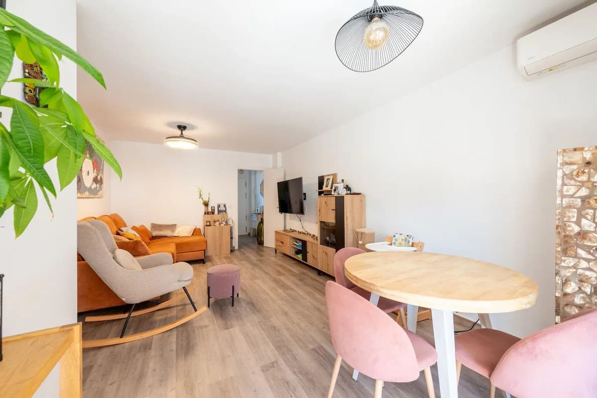 3 Bedroom Middle Floor Apartment for Sale in Fuengirola, Málaga - Image 5