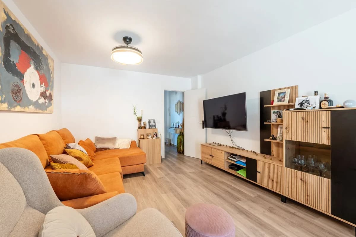 3 Bedroom Middle Floor Apartment for Sale in Fuengirola, Málaga - Image 6