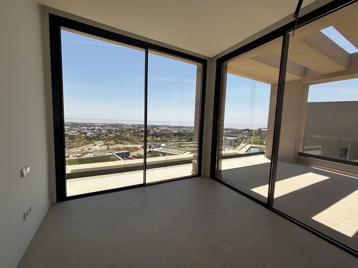 4 Bedroom Detached Villa for Sale in Benahavís, Málaga - Image 9