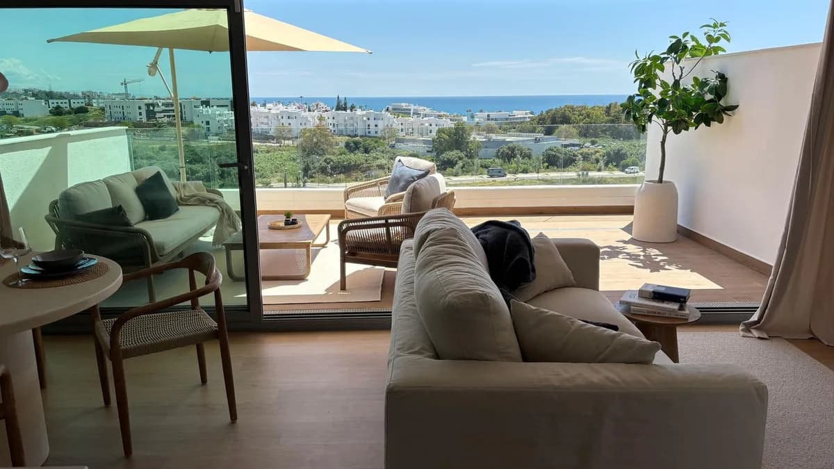 2 Bedroom Middle Floor Apartment for Sale in Estepona, Málaga - Image 6