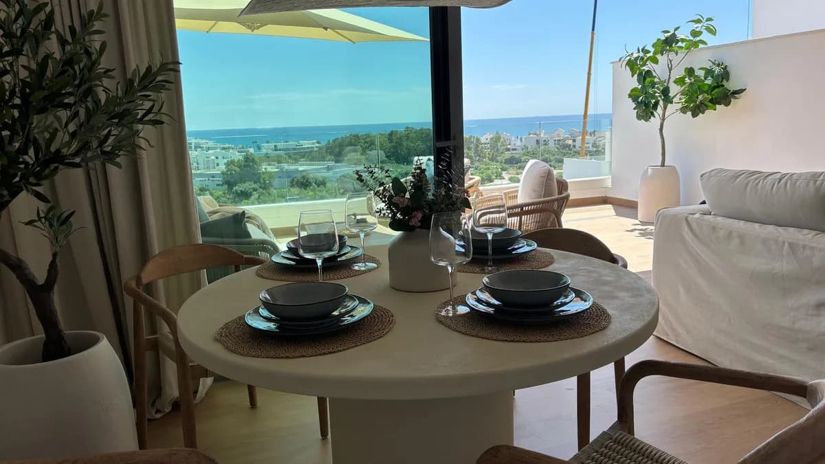 2 Bedroom Middle Floor Apartment for Sale in Estepona, Málaga - Image 7