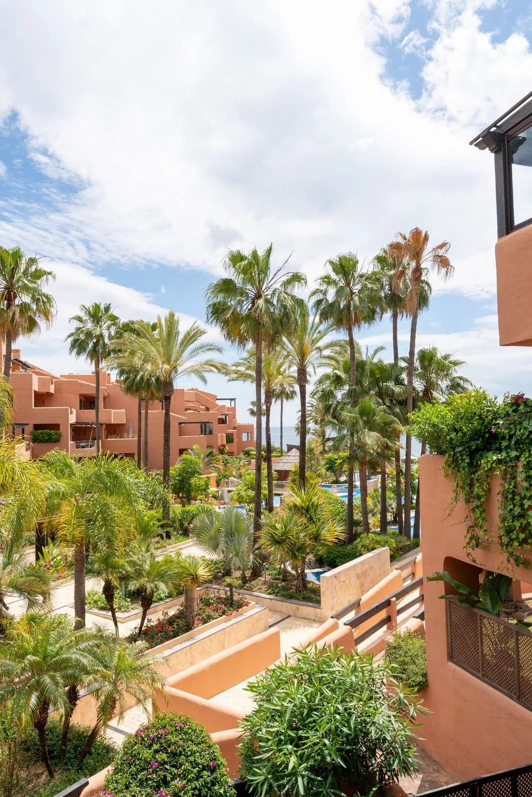 2 Bedroom Middle Floor Apartment for Sale in Estepona, Málaga - Image 4