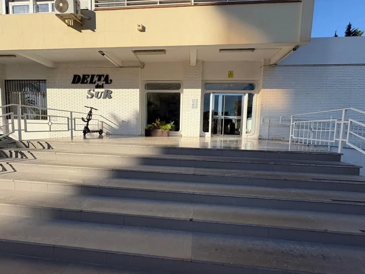 1 Bedroom Middle Floor Apartment for Sale in Arroyo de la Miel, Málaga - Image 2