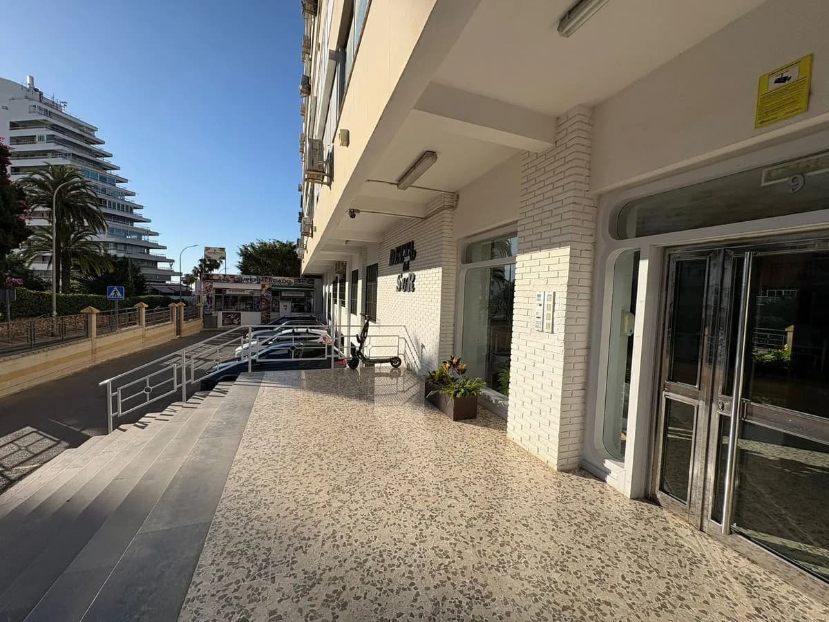 1 Bedroom Middle Floor Apartment for Sale in Arroyo de la Miel, Málaga - Image 3