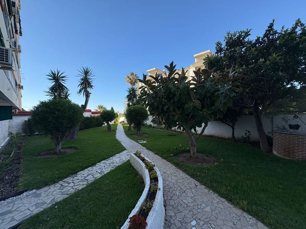 1 Bedroom Middle Floor Apartment for Sale in Arroyo de la Miel, Málaga - Image 5