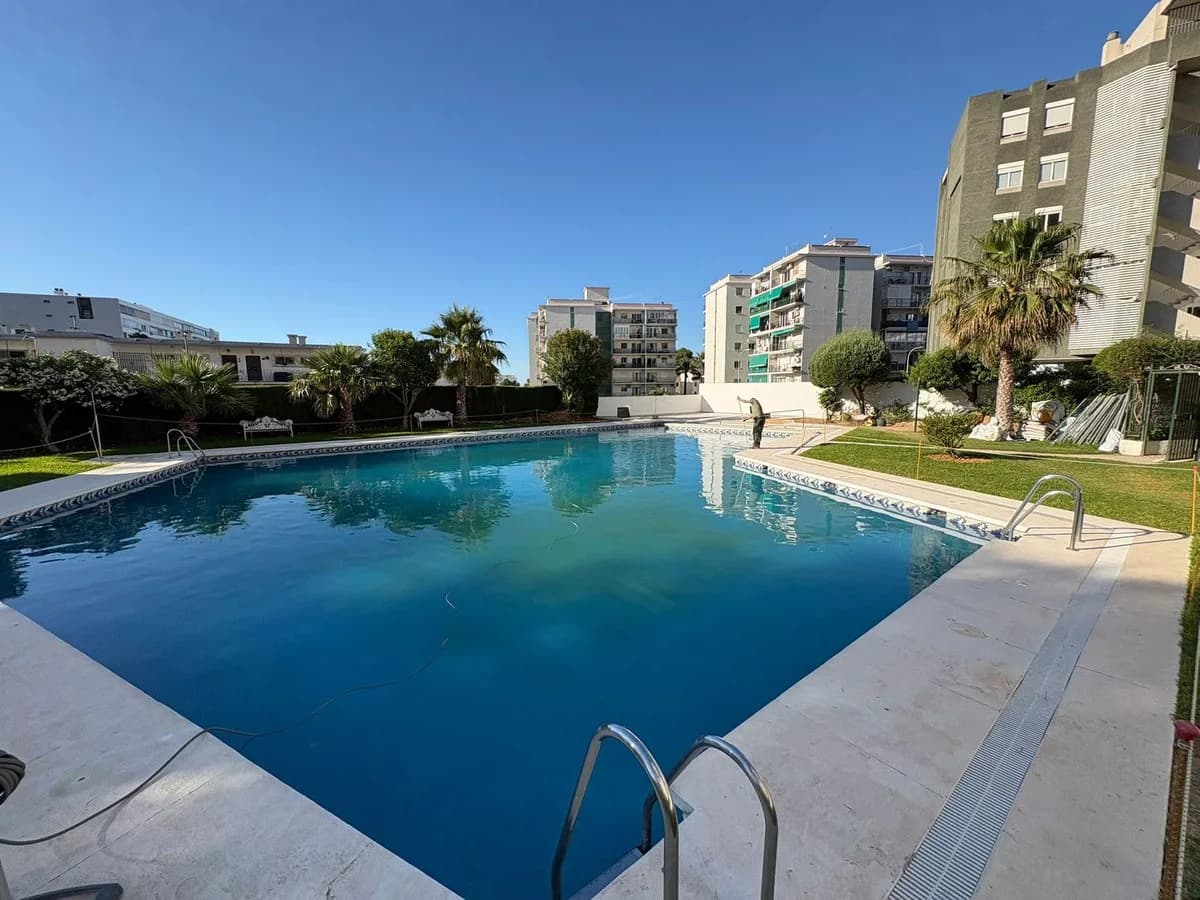 1 Bedroom Middle Floor Apartment for Sale in Arroyo de la Miel, Málaga - Image 6