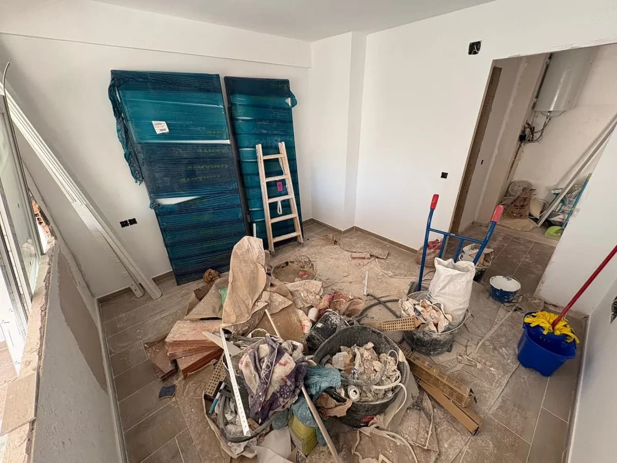 1 Bedroom Middle Floor Apartment for Sale in Arroyo de la Miel, Málaga - Image 8